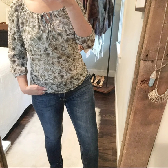 Maurice’s small sheer boho crochet blouse - Picture 4 of 7